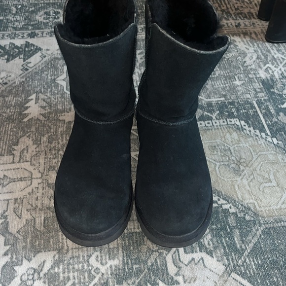 UGG women’s Marciela Black Shearling Boots size 7 - Picture 4 of 10